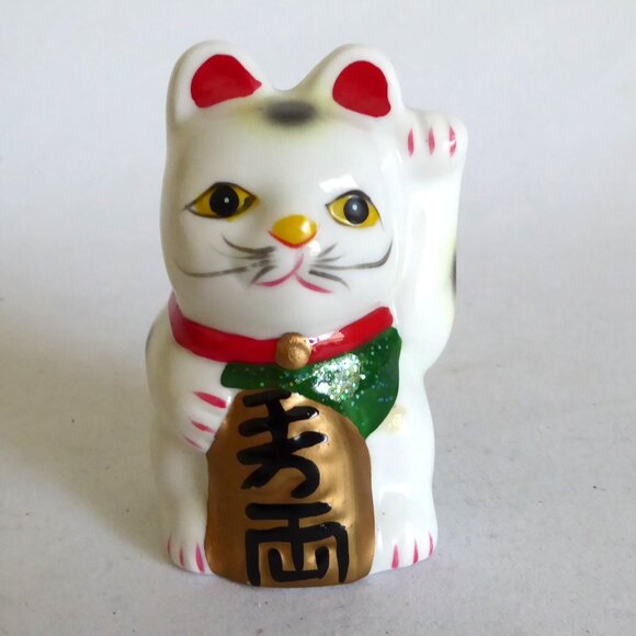 VINTAGE NEW JAPANESE JAPAN 3” MANEKI NEKO LUCKY CAT PORCELAIN FIGURINE - Picture 2 of 8